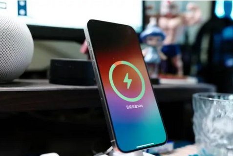 科尔沁左翼中苹果15换屏服务分享用什么充电器给iPhone15充电更好 